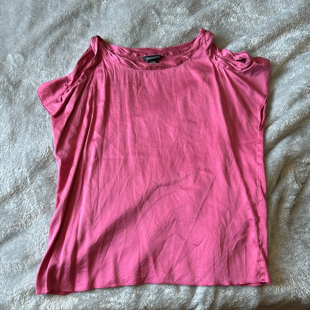 Sleeveless silk pink shirt from Moda